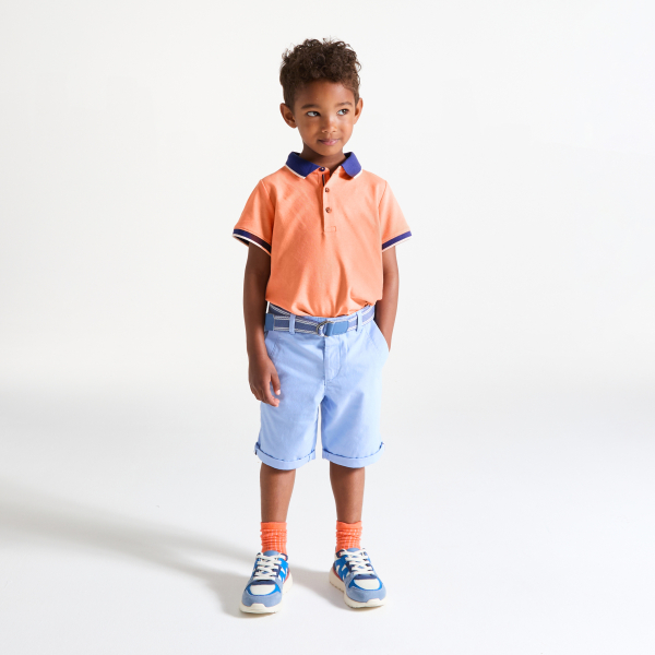 قميص بولو برتقالي اللون بأكمام قصيرة من قماش الجيرسيه المضلع للأولاد